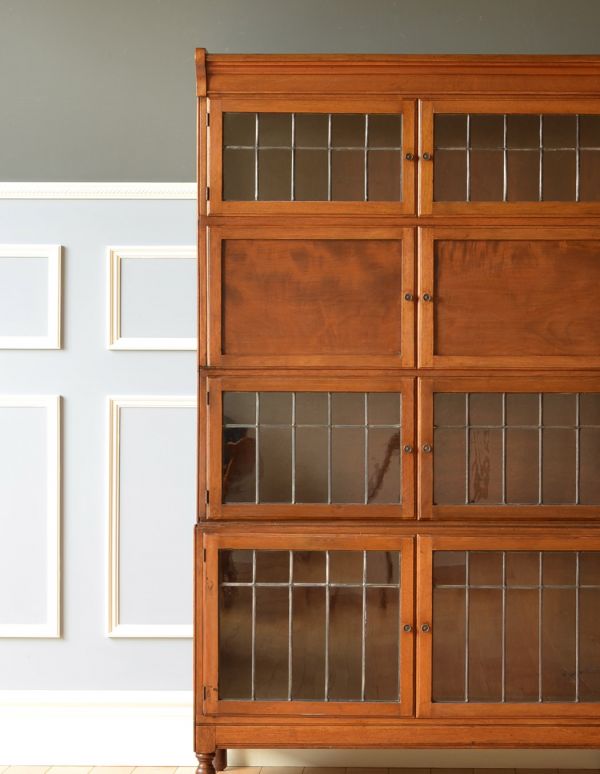 アンティークのキャビネット　アンティーク家具　アンティークのスタッキングブックケース、ビューローキャビネット（デスク）。職人さんの技が生きた装飾です。(k-1158-f)