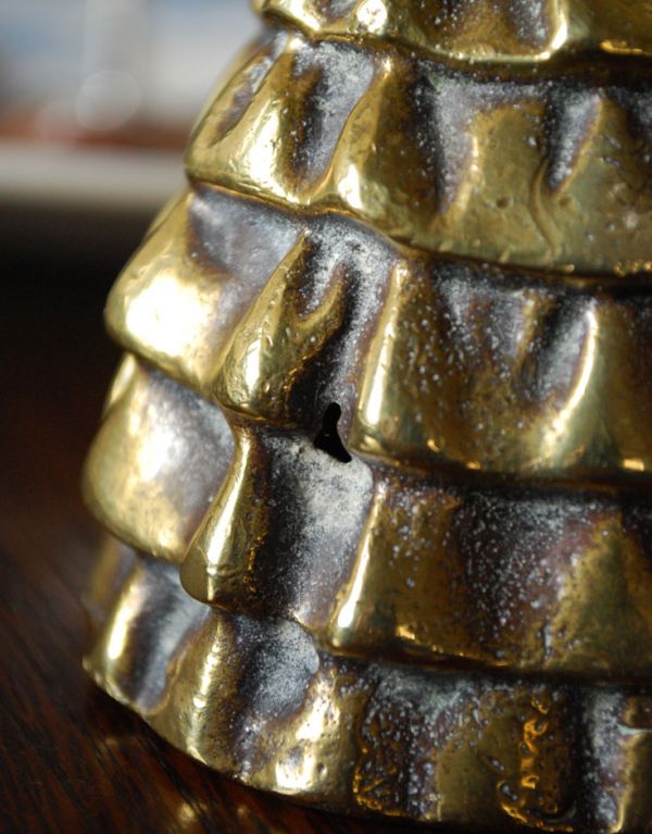 シルバーのカトラリー アンティーク雑貨 アンティーク 真鍮ディナーベル(ドレスを着た女性)。本物の真鍮製なので、使っていくごとに味わい深い色合いに変化していきます。(k-1158-z)