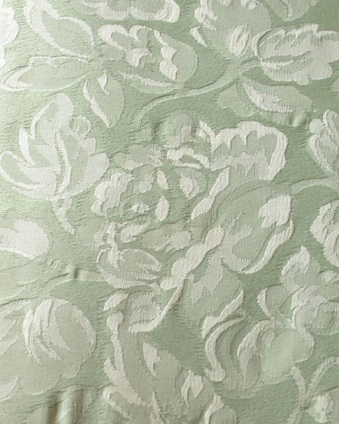 ロイドルーム　アンティーク チェア　アンティークの英国チェア、グリーン×ゴールドのロイドルームチェア（クッション付き）。爽やかな色使いの生地です。(k-1159-c)