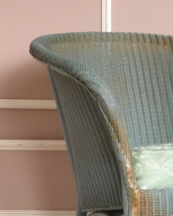 ロイドルーム　アンティーク チェア　アンティークの英国チェア、グリーン×ゴールドのロイドルームチェア（クッション付き）。アームがあるので肘を置くととっても楽です。(k-1159-c)