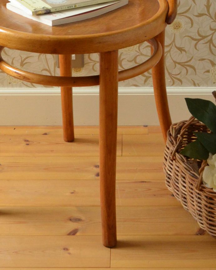 ベントウッドチェア　アンティーク チェア　置いただけなのに絵になるアンティークのベントウッドチェア。メンテナンスをしっかりしているので、大柄な男性でも安心してお掛けください。(k-1169-c)