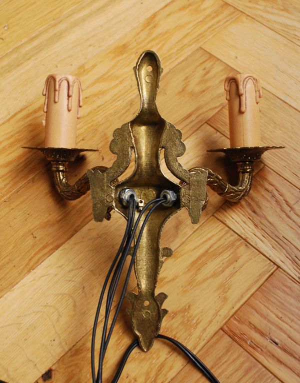 壁付けブラケット 照明・ライティング アンティーク ウォールランプ(ウォールブラケット)。壁からの配線に直結するので、電気屋さんによる取り付け工事が必要です。(k-1173-z)