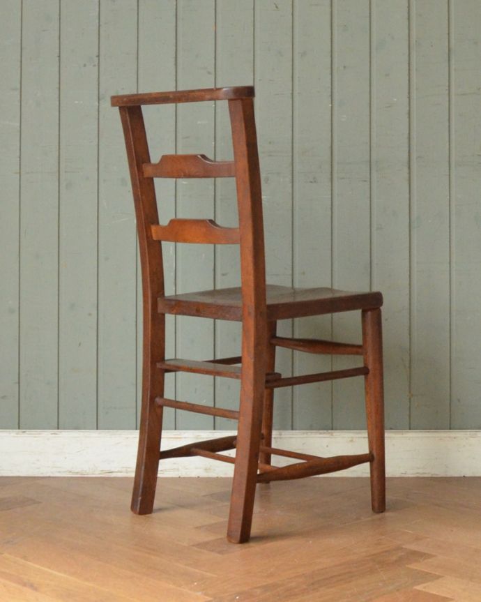 チャーチチェア　アンティーク チェア　ダイニングやデスクチェアにも人気、イギリスで見つけたアンティーク チャペルチェア 。後ろ姿も絵になるチャーチチェア。(k-1174-c)