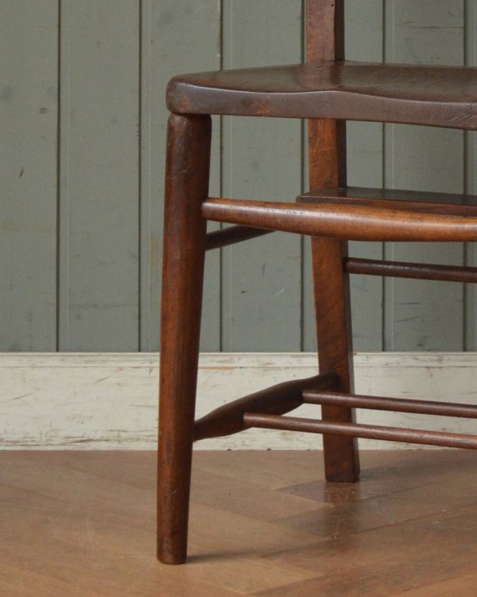 チャーチチェア　アンティーク チェア　ダイニングやデスクチェアにも人気、イギリスで見つけたアンティーク チャペルチェア 。しっかりメンテナンスをしているので、大柄な男性が座っても大丈夫です。(k-1174-c)