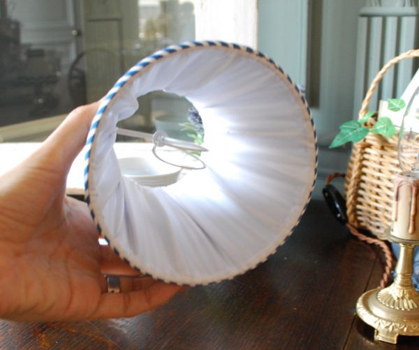 シャンデリア球のシェード　照明・ライティング　布シェード。クリップタイプになっているので、簡単に取り付けられます。(d-1376-z)