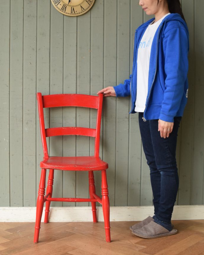 キッチンチェア　アンティーク チェア　ポップなカラーでお部屋を彩るアンティークのキッチンチェア。見ているだけで楽しくなるキッチンチェア。(k-1177-c)