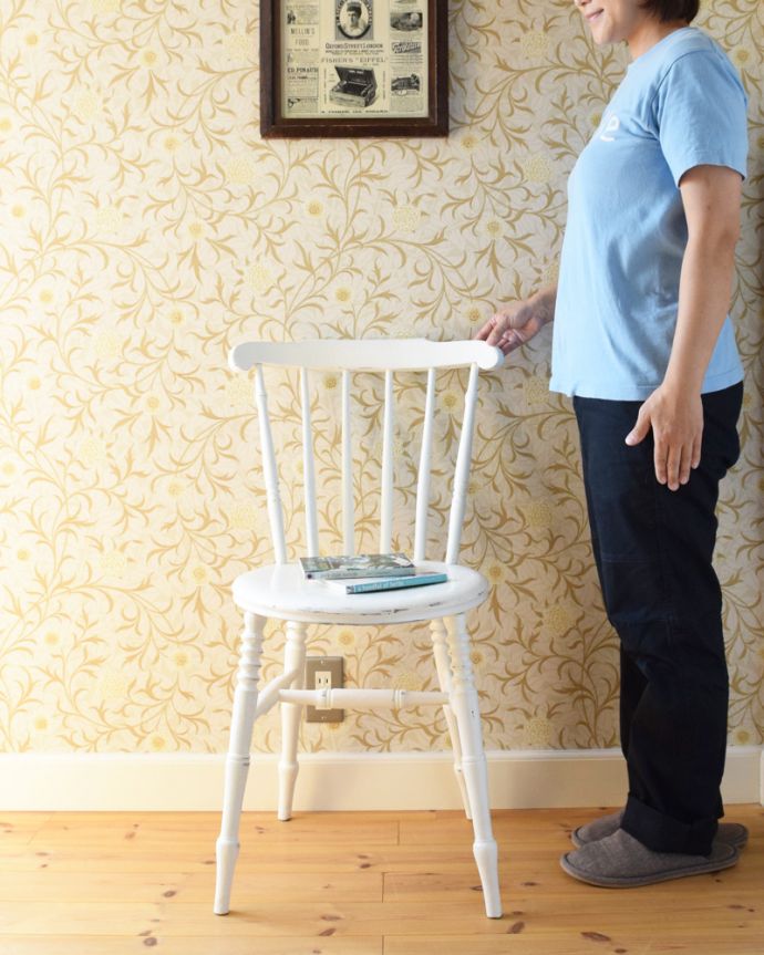 キッチンチェア　アンティーク チェア　お部屋が華やかに見えるのは、アンティークのキッチンチェア！。ペイントのチェアはファンが多いインテリア。(k-1180-c)