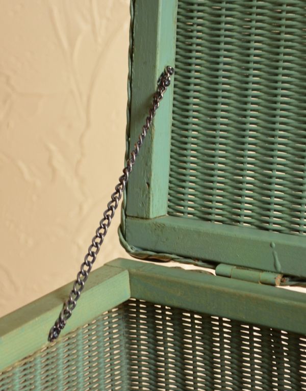 ロイドルーム　アンティーク家具　イギリスのアンティーク家具、チューリップが可愛いロイドルームランドリーボックス（グリーン）。チェーンでつないでいるので安心です。(k-1183-f)