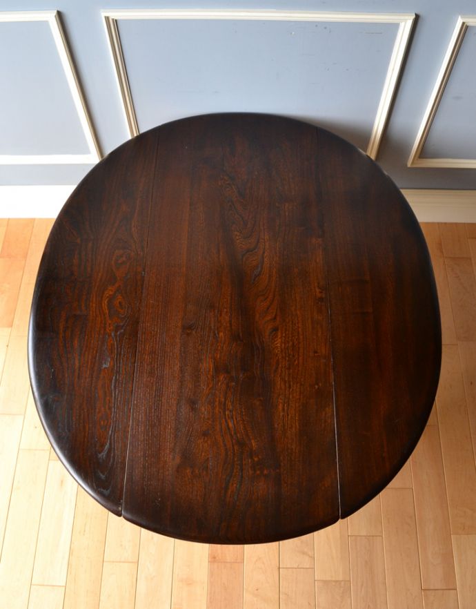 アーコールの家具　アンティーク家具　北欧スタイルにも合う英国アンティーク家具、美しい脚のアーコールのコーヒーテーブル。広げた状態。(k-1184-f)