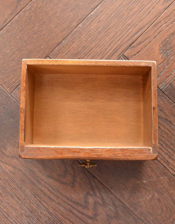 ビューロー アンティーク家具 英国のアンティーク家具、オーク材のステキなビューロー。ビューロー内にある小さな引き出しも、キレイに修復してあるので安心してお使いいただけます。(k-1188-f)