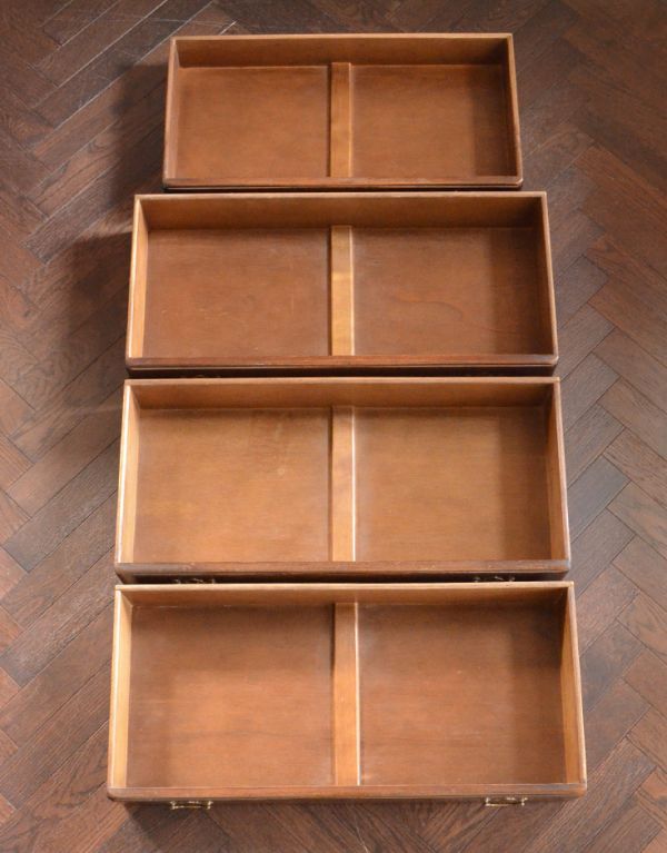 ビューロー アンティーク家具 英国のアンティーク家具、オーク材のステキなビューロー。広々とした引き出しがあります。(k-1188-f)