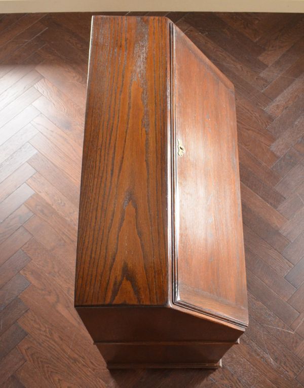 ビューロー アンティーク家具 英国のアンティーク家具、オーク材のステキなビューロー。天板もピカピカにお直ししました。(k-1188-f)