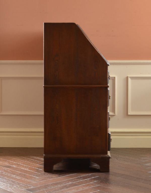 ビューロー アンティーク家具 英国のアンティーク家具、オーク材のステキなビューロー。ビューローを閉じると、スッキリとしたキャビネットに。(k-1188-f)