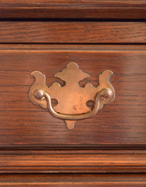 ビューロー アンティーク家具 英国のアンティーク家具、オーク材のステキなビューロー。アンティークならではのお洒落な取っ手。(k-1188-f)