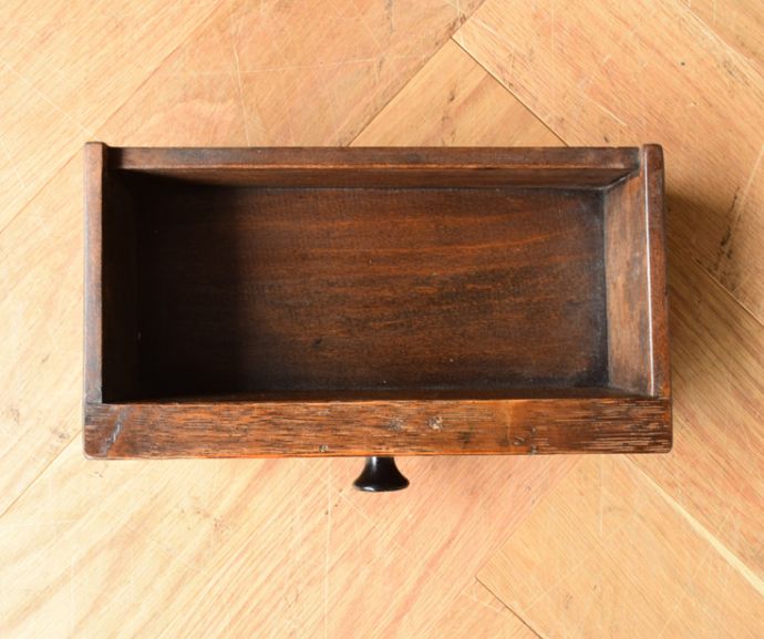 ビューロー　アンティーク家具　ステンドグラス入りのアンティーク家具、英国のビューローブックケース（本棚とデスク） 。ビューロー内にも小さな引き出しが１杯あります。(k-1190-f-1)