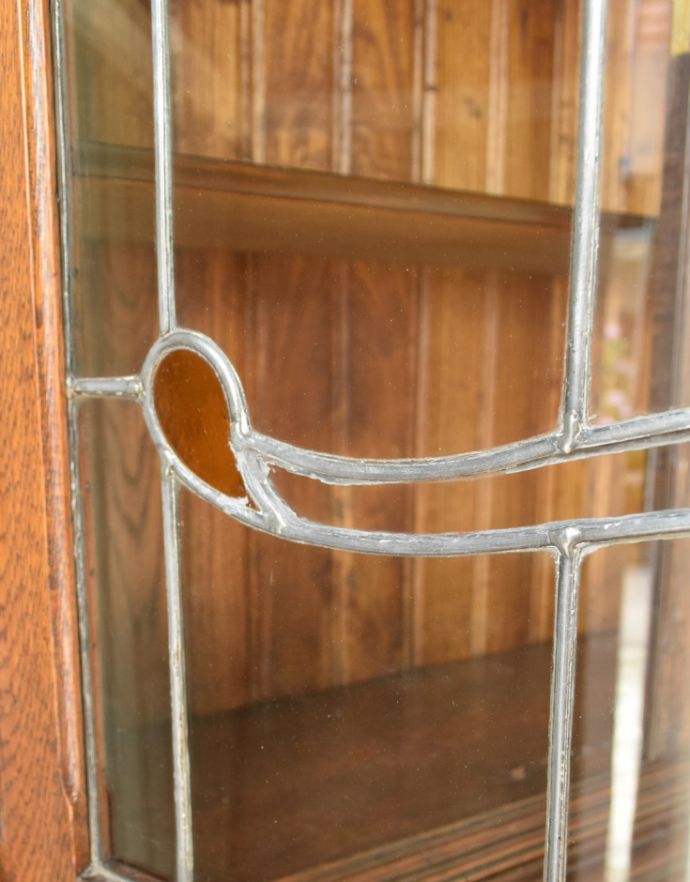 ビューロー　アンティーク家具　ステンドグラス入りのアンティーク家具、英国のビューローブックケース（本棚とデスク） 。ガラスももちろん当時のもの。(k-1190-f-1)