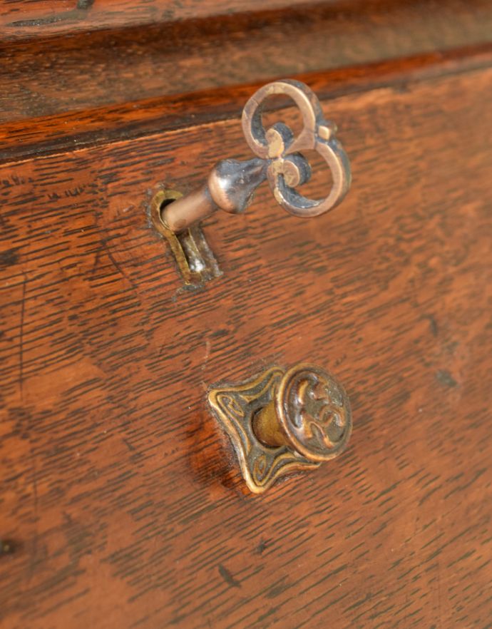 ビューロー　アンティーク家具　ステンドグラス入りのアンティーク家具、英国のビューローブックケース（本棚とデスク） 。ビューローの取っ手はこちら。(k-1190-f-1)
