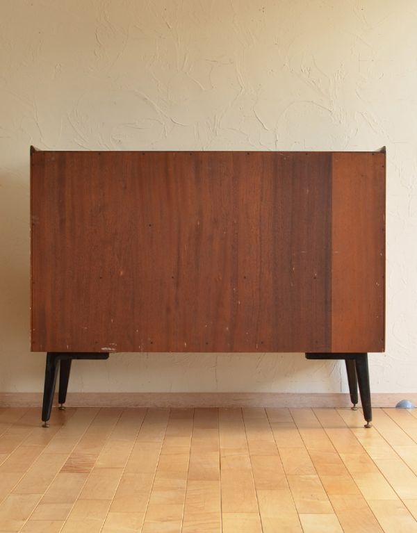 G-PLAN(Gプラン)　アンティーク家具　ブラックのラインがカッコイイ、G-planのヴィンテージサイドボード。きちんとメンテナンスしてあるので、裏側もキレイです。(k-1193-f)