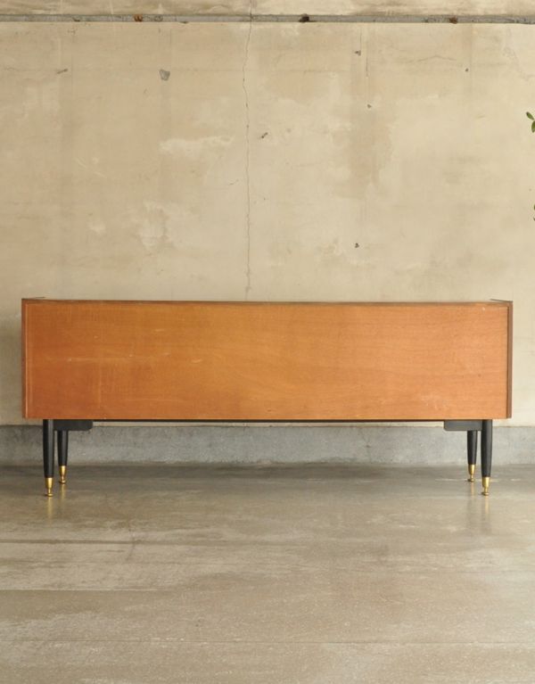 G-PLAN(Gプラン)　アンティーク家具　ブラックのラインがカッコイイ、Gプランのヴィンテージサイドボード（トラー＆ブラック）。キチンとメンテナンスしてあるので、裏側もキレイです。(k-1194-f)