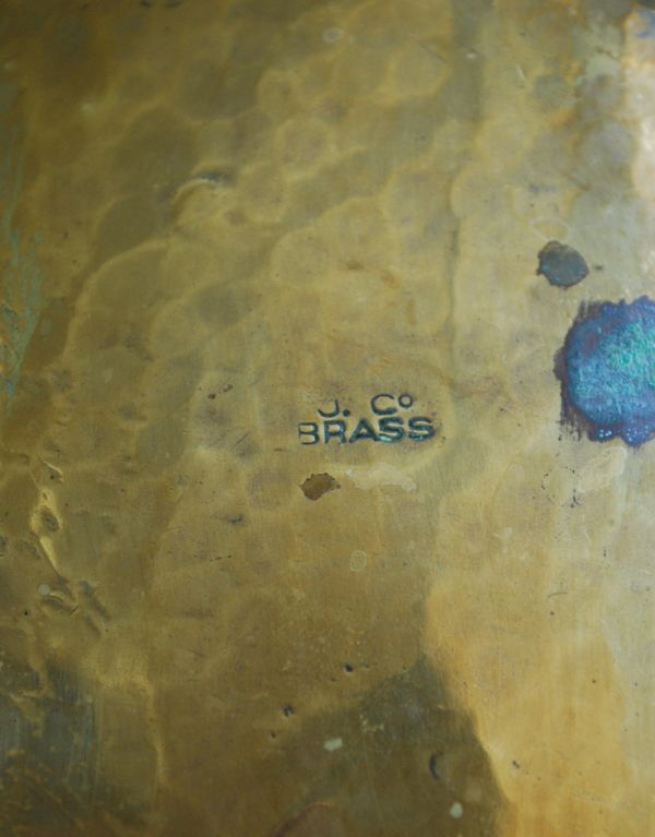 シルバーのテーブルウェア アンティーク雑貨 英国から届いた真鍮製アンティークコールボックス(コースキャトル)。マークが残っていました。(k-1195-z)