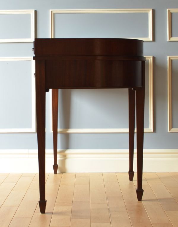 ロイドテーブル アンティーク家具 両面使える美しいアンティーク英国家具、マホガニー材のライティングデスク。サイドも美しいです。(k-1197-f)