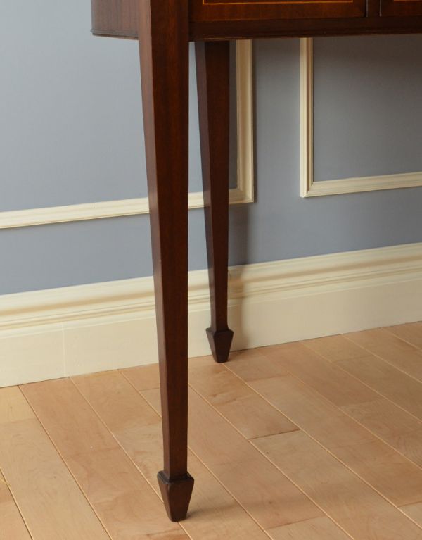 ロイドテーブル アンティーク家具 両面使える美しいアンティーク英国家具、マホガニー材のライティングデスク。しっかりとした安定感があります。(k-1197-f)