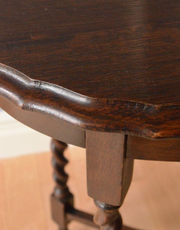 ロイドテーブル　アンティーク家具　英国のアンティーク家具、オーバル天板のオケージョナルテーブル。大人っぽいカラーで落ち着きがあります。(k-1199-f)