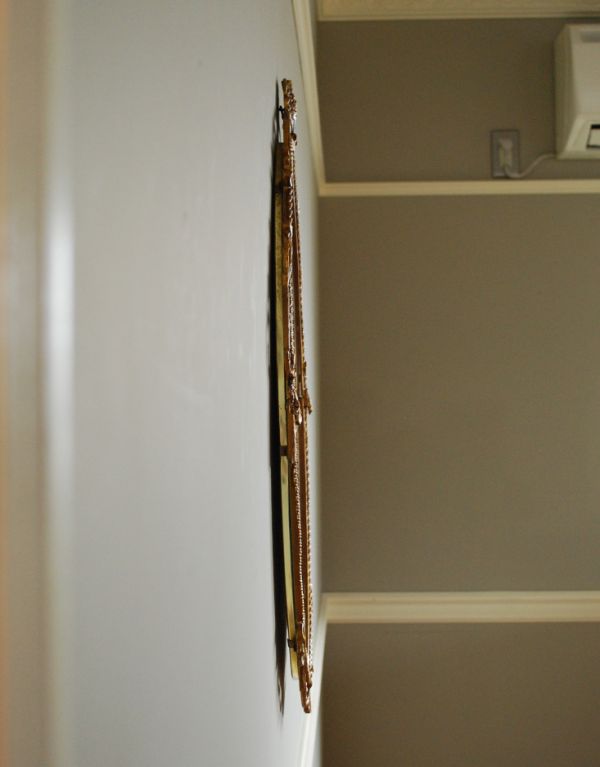 アンティーク カッティングミラー　アンティーク雑貨　花かご付きのエレガントなアンティークミラー（ゴールド）。アンティークのミラーは重みがあります。(k-1201-z)