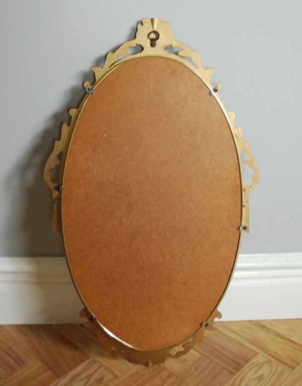 アンティーク カッティングミラー　アンティーク雑貨　花かご付きのエレガントなアンティークミラー（ゴールド）。裏面は木肌です。(k-1201-z)