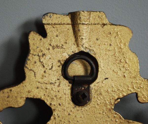 アンティーク カッティングミラー　アンティーク雑貨　花かご付きのエレガントなアンティークミラー（ゴールド）。壁に掛けられる金具が付いているので、簡単に飾ることが出来ます。(k-1201-z)