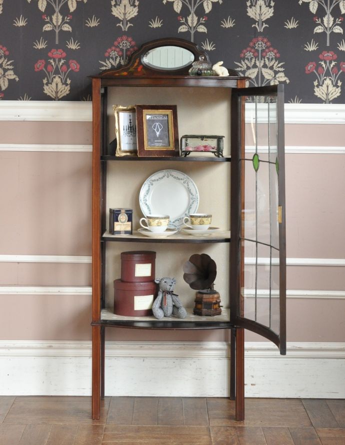 アンティークのキャビネット アンティーク家具 ステンドグラスとミラーが付いたアンティーク家具、キレイなガラスキャビネット。3段あります。(k-1205-f)