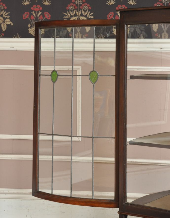 アンティークのキャビネット アンティーク家具 ステンドグラスとミラーが付いたアンティーク家具、キレイなガラスキャビネット。ステンドグラスも美しい状態で残っていました!カラーガラスもキレイです。(k-1205-f)