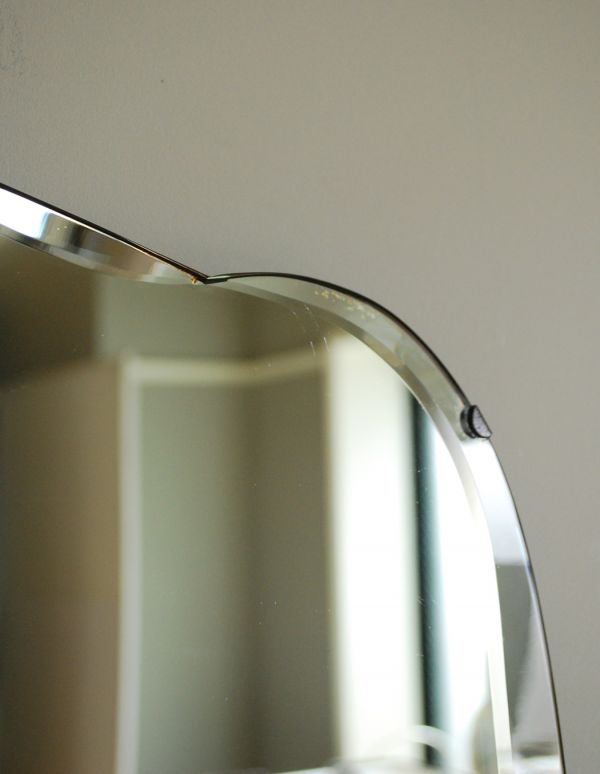 アンティーク カッティングミラー　アンティーク雑貨　シンプルで美しい、英国アンティークカッティングミラー。現代のミラーの倍くらいの厚みがあるんです。(k-1206-z)