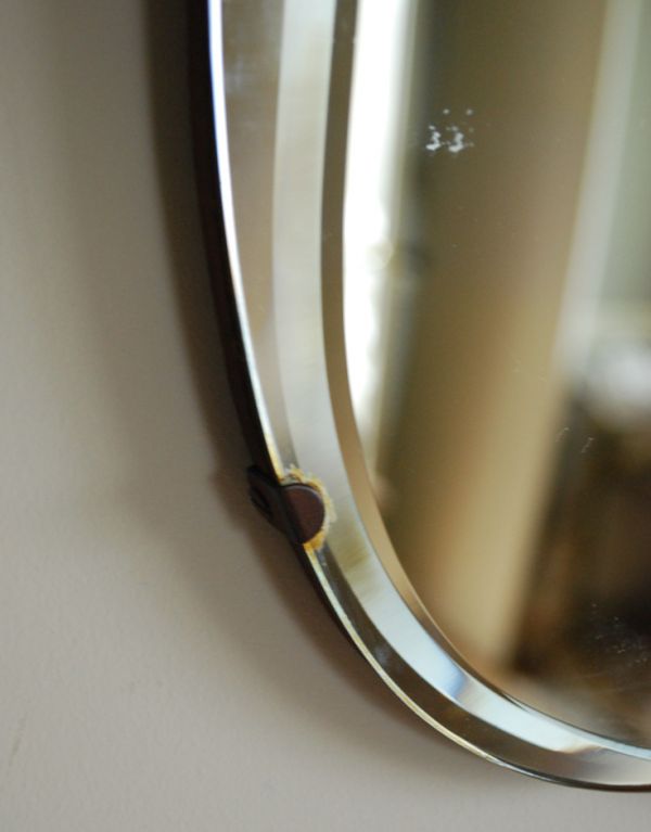 アンティーク カッティングミラー　アンティーク雑貨　シンプルで美しい、英国アンティークカッティングミラー。留め金もアンティークのものをそのまま使用しています。(k-1206-z)