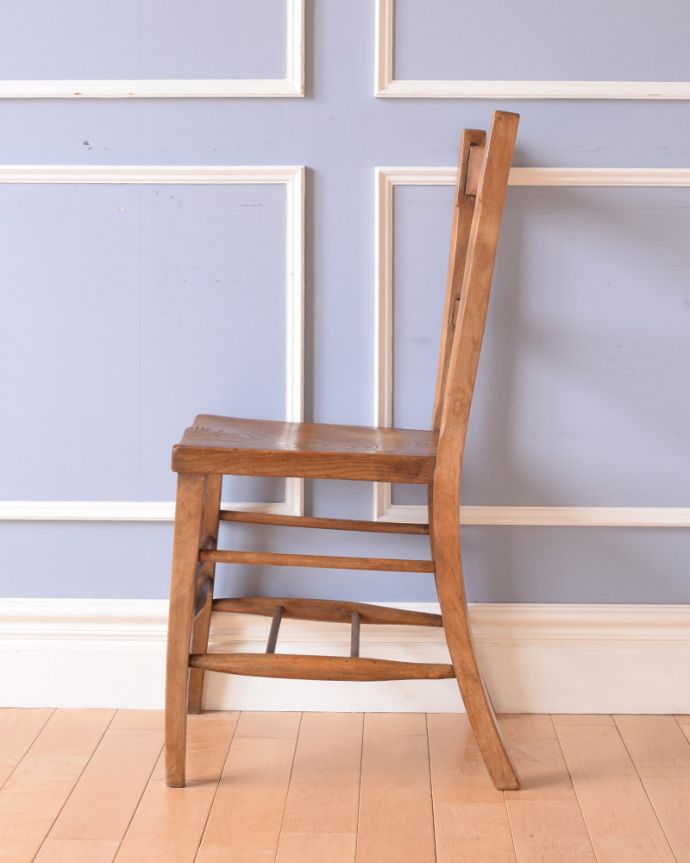 ダイニングチェア　アンティーク チェア　イギリス輸入のナチュラルな椅子、アンティークのチャペルチェア。シンプルでとっても可愛いチャーチチェアです。(k-1209-c)