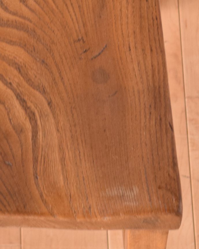 ダイニングチェア　アンティーク チェア　イギリス輸入のナチュラルな椅子、アンティークのチャペルチェア。キズや汚れ、木目や色は1脚1脚微妙に違いますが、どれもキレイに仕上げています。(k-1209-c)