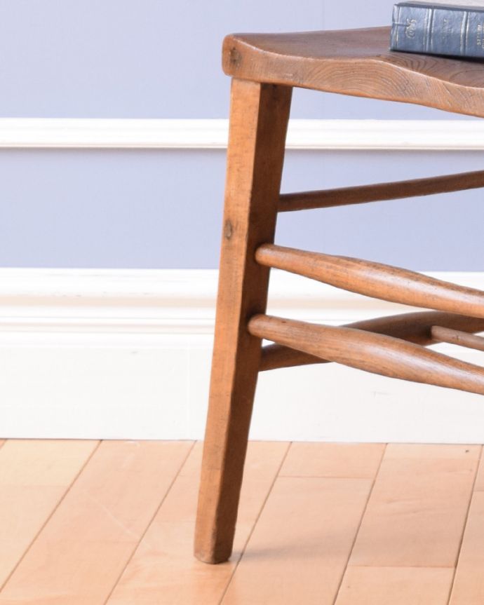 ダイニングチェア　アンティーク チェア　イギリス輸入のナチュラルな椅子、アンティークのチャペルチェア。しっかりメンテナンスをしているので、大柄な男性が座っても大丈夫です。(k-1209-c)