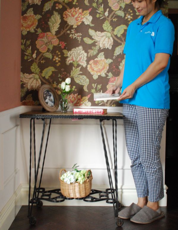 ロイドテーブル　アンティーク家具　フランスアンティーク、アイアンのコンソールテーブル。コンパクトなので、どこでも運んでお使い頂けます。(k-1210-f)