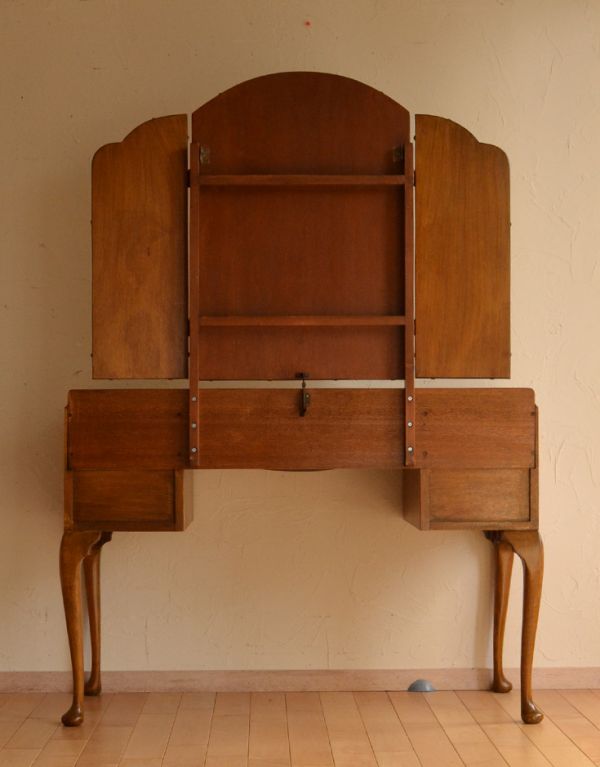 サイドバイサイド　アンティーク家具　美しい木目のアンティーク家具、イギリスのドレッサー（三面鏡）。裏側もキチンと仕上げているので、キレイな状態です。(k-1211-f)