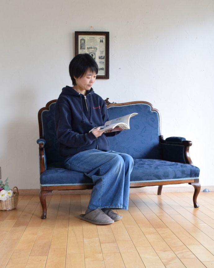 セティ・ソファ・ベンチ　アンティーク チェア　イギリスから来たインテリア、大人っぽい色味のアンティークセティ（２Pソファ）。飾っても使っても楽しめる椅子です。(k-1213-c)