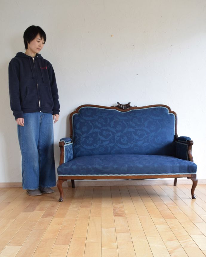 セティ・ソファ・ベンチ　アンティーク チェア　イギリスから来たインテリア、大人っぽい色味のアンティークセティ（２Pソファ）。うっとりするくらいのフォルム。(k-1213-c)