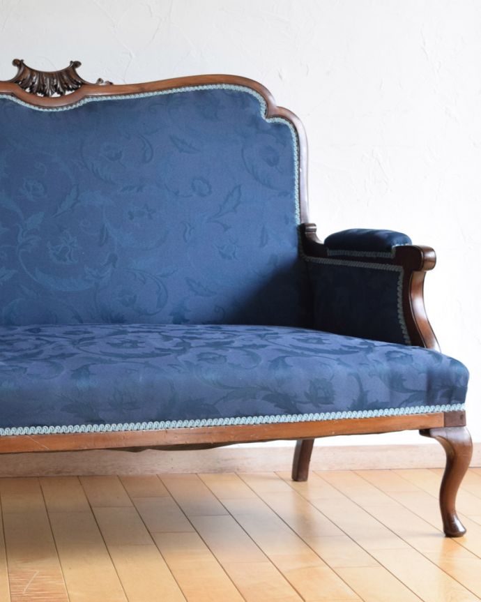 セティ・ソファ・ベンチ　アンティーク チェア　イギリスから来たインテリア、大人っぽい色味のアンティークセティ（２Pソファ）。どこをとっても美しいシルエットのアンティークソファ。(k-1213-c)