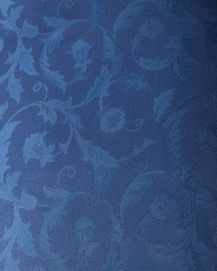 セティ・ソファ・ベンチ　アンティーク チェア　イギリスから来たインテリア、大人っぽい色味のアンティークセティ（２Pソファ）。チェアのデザインをより華やかに魅せてくれる生地。(k-1213-c)