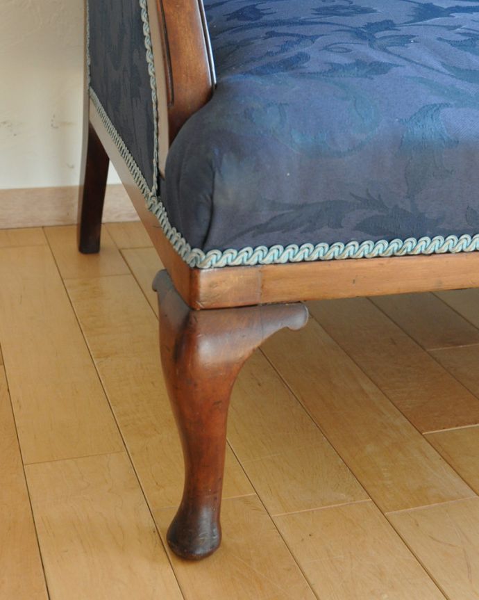 セティ・ソファ・ベンチ　アンティーク チェア　イギリスから来たインテリア、大人っぽい色味のアンティークセティ（２Pソファ）。きちんとメンテナンスをしているので、大柄な男性でも安心してお掛けください。(k-1213-c)