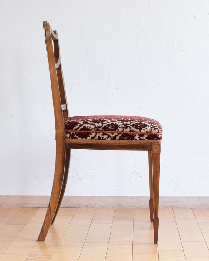 サロンチェア　アンティーク チェア　高級感漂う繊細な象嵌細工、美しいアンティークのインレイドチェア。横から見ても綺麗な装飾が楽しめます。(k-1218-c)