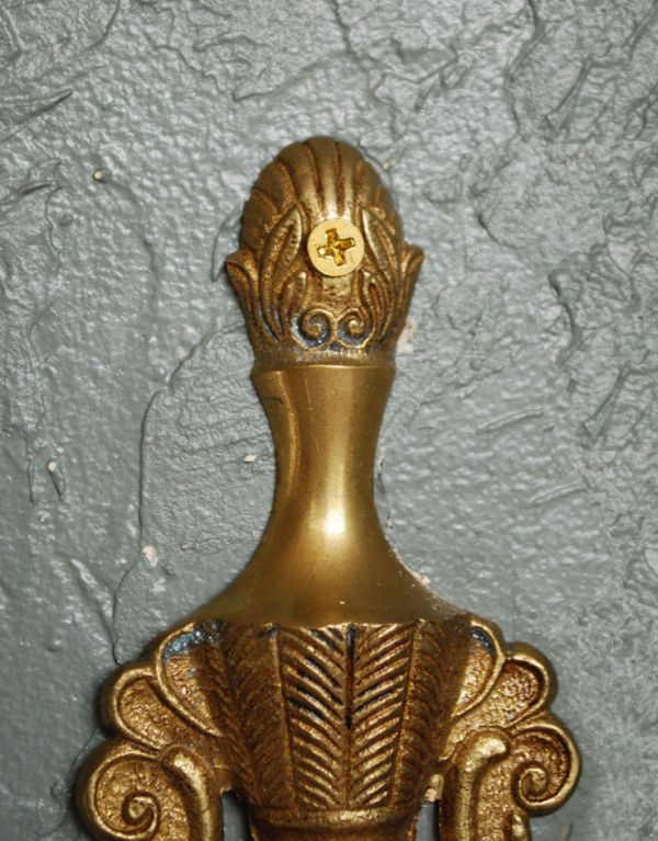 壁付けブラケット 照明・ライティング イギリスアンティーク壁付け照明、2灯タイプのウォールブラケット(E17シャンデリア球付)。ビス用の穴は上下2箇所あります。(k-1221-z)