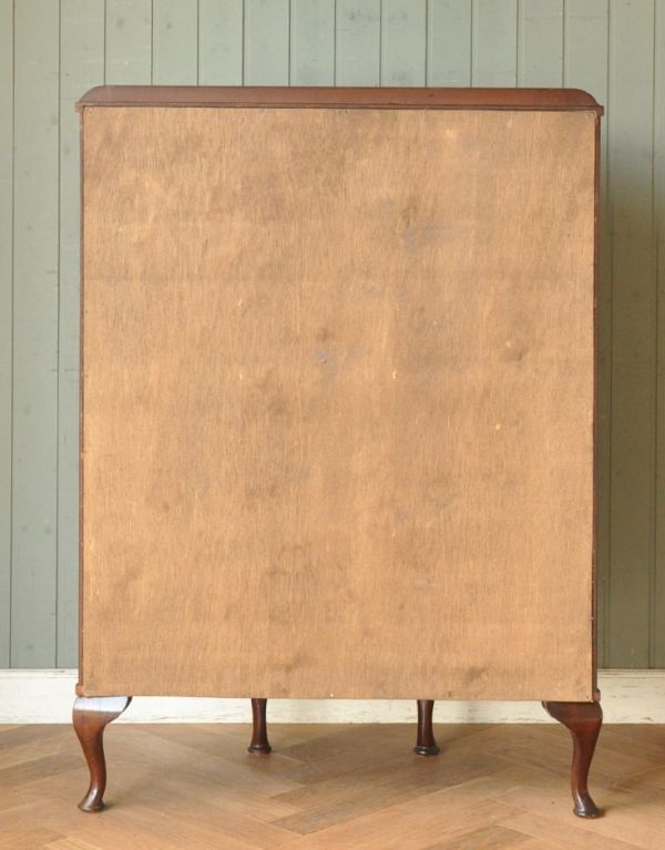 アンティークのキャビネット アンティーク家具 イギリスのアンティーク家具、上品なハーフムーンのガラスキャビネット(飾り棚)。きちんとメンテナンスしてあるので、裏側もキレイです。(k-1222-f)