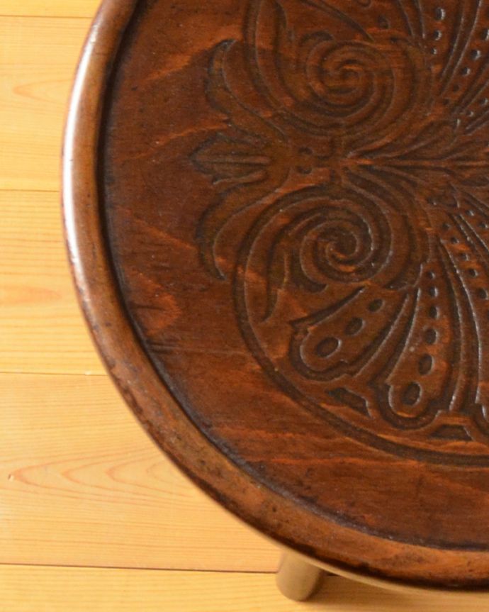 ベントウッドチェア アンティーク チェア 伝統的なアンティークの英国椅子、背もたれがお洒落なベントウッドチェア(バンブー)。座面が丸いので、肌あたりが心地いいのもベントウッドチェアならではの魅力です。(k-1224-c)