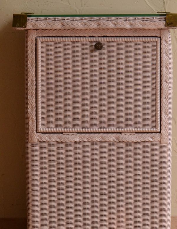 ロイドルーム　アンティーク家具　イギリスのアンティークの家具、パステルピンクのロイドルームランドリーボックス 。場所もとらないので、お部屋の空いたスペースに置いてみて下さい。(k-1224-f)