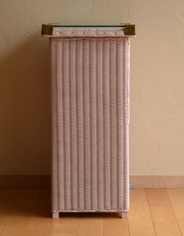 ロイドルーム　アンティーク家具　イギリスのアンティークの家具、パステルピンクのロイドルームランドリーボックス 。可愛いピンク色です。(k-1224-f)